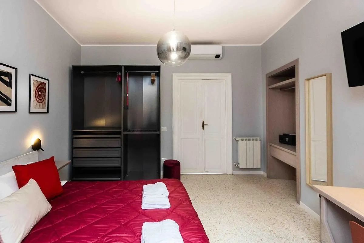 Iron Flat Spagna Steps Рим 0*,  Италия